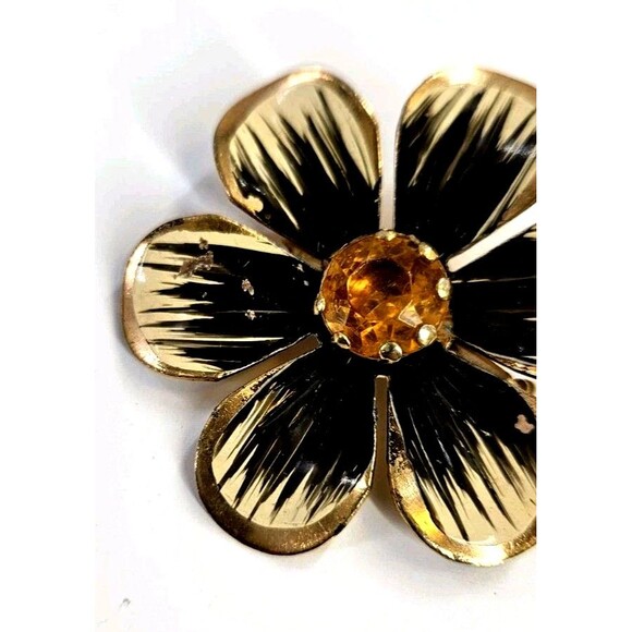 Vintage Gold tone Daisy Brooch With Amber Rhinestone Center Black Accent Pin - Picture 5 of 10